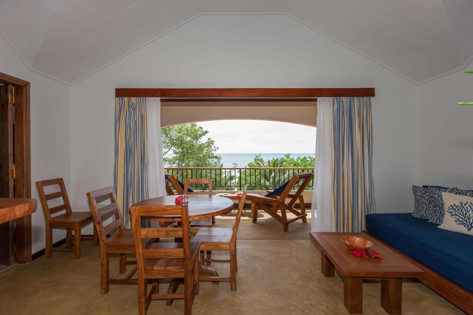 L'Hirondelle Guest House Anse Volbert Village Eksteriør billede